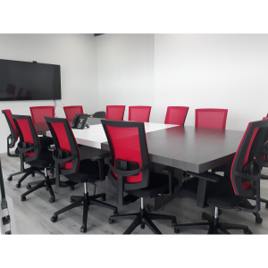 Mesa de Juntas para reuniones, con compartimientos inteligentes Sillas gerenciales Espaldar Malla